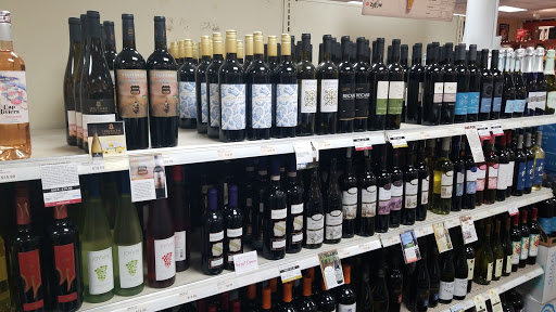 Liquor Store «Pinnacle Wine & Liquor», reviews and photos, 1720 Monroe Ave, Rochester, NY 14618, USA