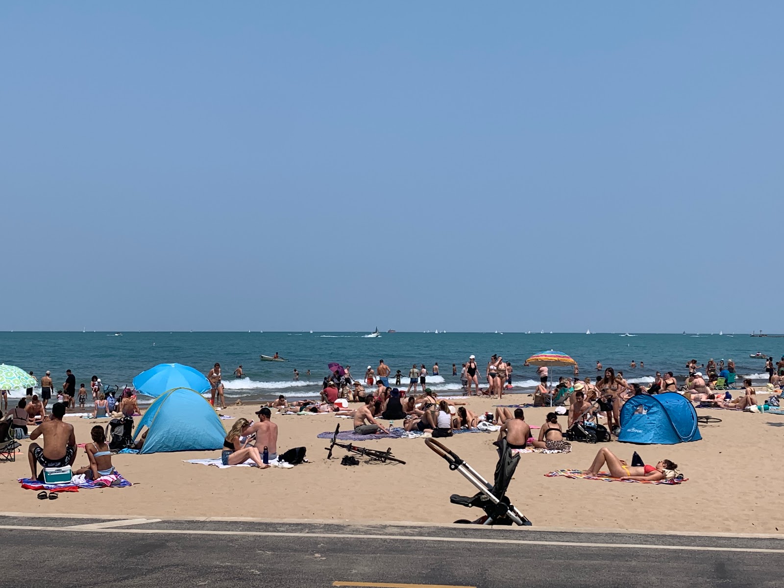 Fotografie cu Oak Street Beach și așezarea