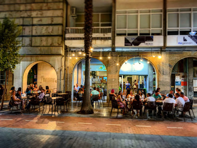 Charlotte Coffee Restaurante Gastrobar - Av. Martín Alonso Pinzón, 14, 21003 Huelva, Spain