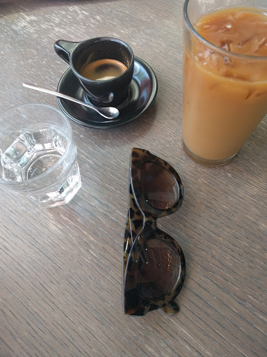 Coffee Shop «Intelligentsia Coffee Old Town Coffeebar», reviews and photos, 1233 N Wells St, Chicago, IL 60610, USA