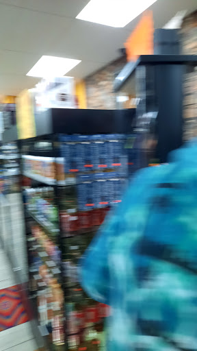 Tobacco Shop «Tundra Smoke Shop», reviews and photos, 2719 S Oneida St, Green Bay, WI 54304, USA