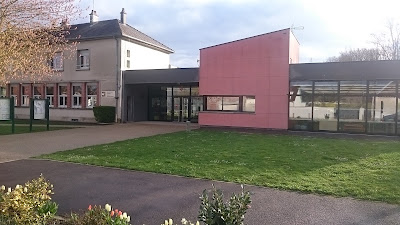 Ecole Primaire à Saint-Lyé