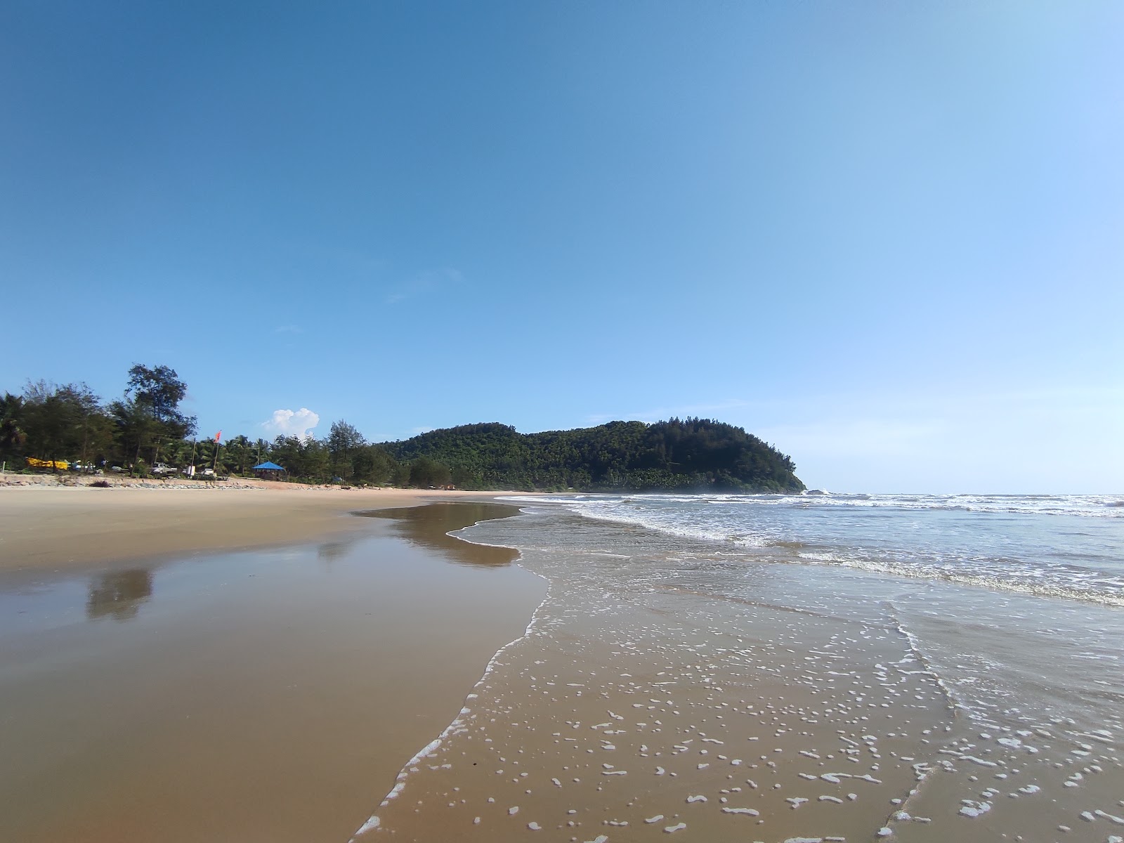 Foto de Dhareshwar beach - lugar popular entre los conocedores del relax