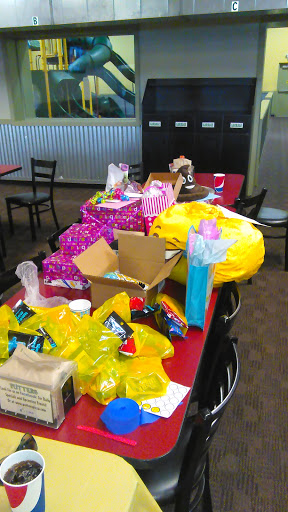 Pizza Restaurant «Pizza! Golf! Pizza Putters Family Entertainment Center», reviews and photos, 1156 OR-99, Eugene, OR 97402, USA