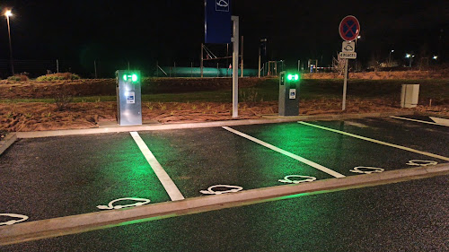 Borne de recharge de véhicules électriques Vinci Autoroute Charging Station Longvilliers