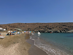 Zdjęcie Paralia Agios Sostis poparte klifami
