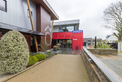 Salle expo Artisans ARTIPÔLE bois & aménagement | bain & carrelage - Landivisiau à Landivisiau