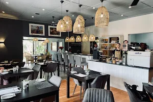 Motto Cafe & Restaurant image