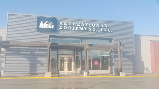 Camping Store «REI», reviews and photos, 1209 E Golf Rd, Schaumburg, IL 60173, USA