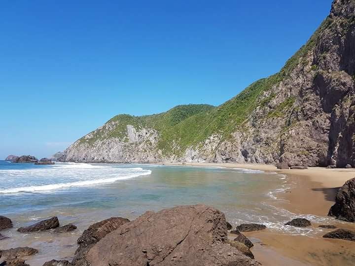 Brisas beach的照片 带有碧绿色纯水表面