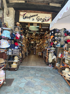 Chapeaux à Gogo à Yvoire