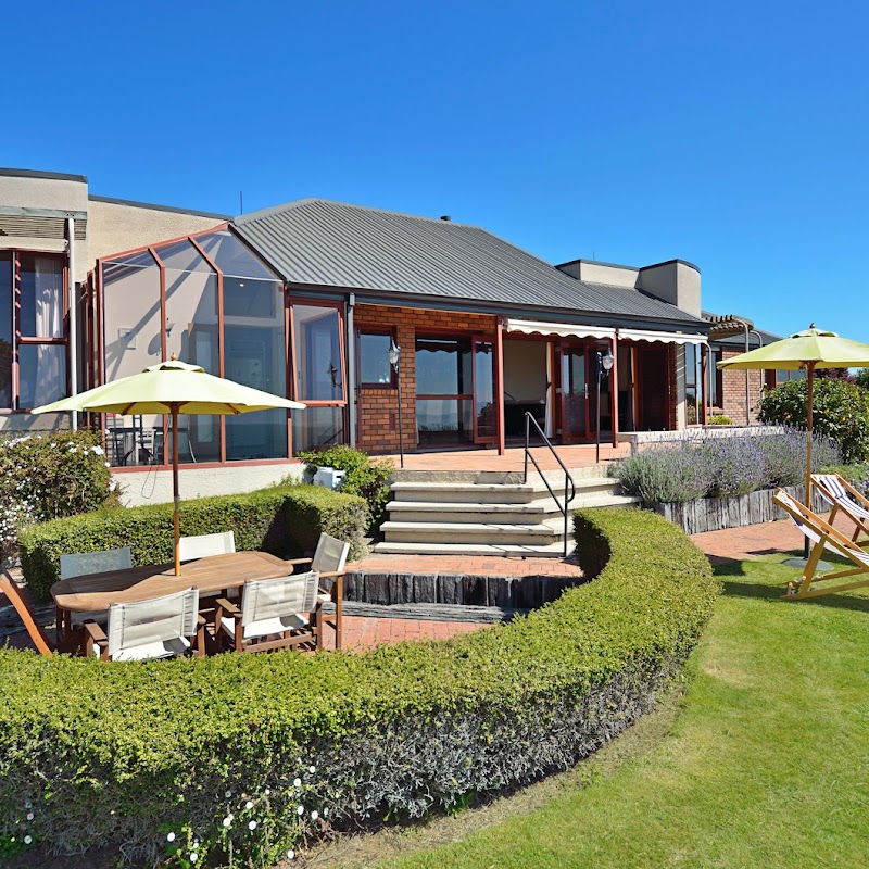 The Cliffs - Nelson Holiday Home