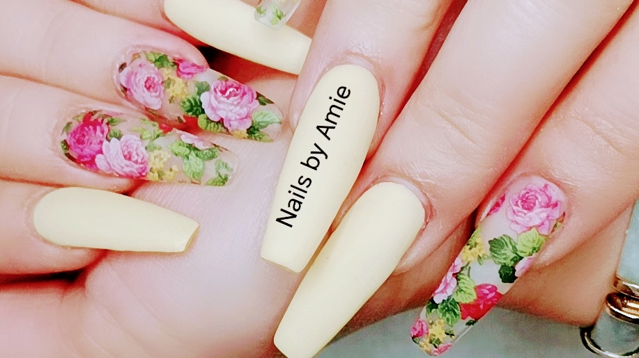 DELUXE NAILS & SPA