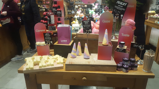 Cosmetics Store «Lush Cosmetics», reviews and photos, 1500 Polaris Pkwy, Columbus, OH 43240, USA