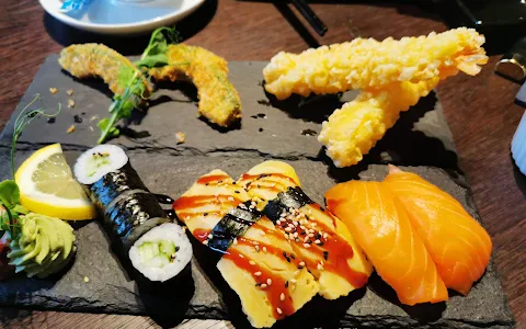 Ikura - Sushi Lounge | erstklassiges Sushi & japanische Köstlichkeiten image