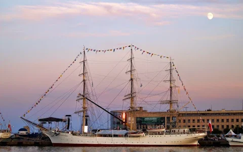 Statek-muzeum "Dar Pomorza" image