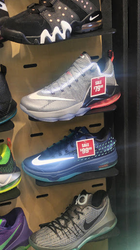 Shoe Store «Footaction», reviews and photos, 3041 Prospect Ave, Kansas City, MO 64127, USA