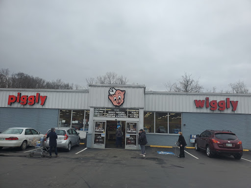 Grocery Store «Piggly Wiggly», reviews and photos, 1536 Donelson Pkwy, Dover, TN 37058, USA