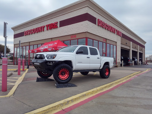 Tire Shop «Discount Tire Store - Irving, TX», reviews and photos, 3516 W Airport Fwy, Irving, TX 75062, USA