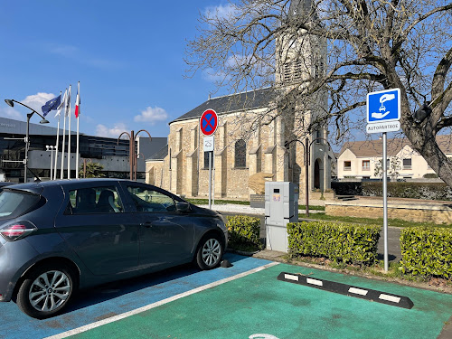Clem´ - Paris-Vallée de la Marne Charging Station à Émerainville