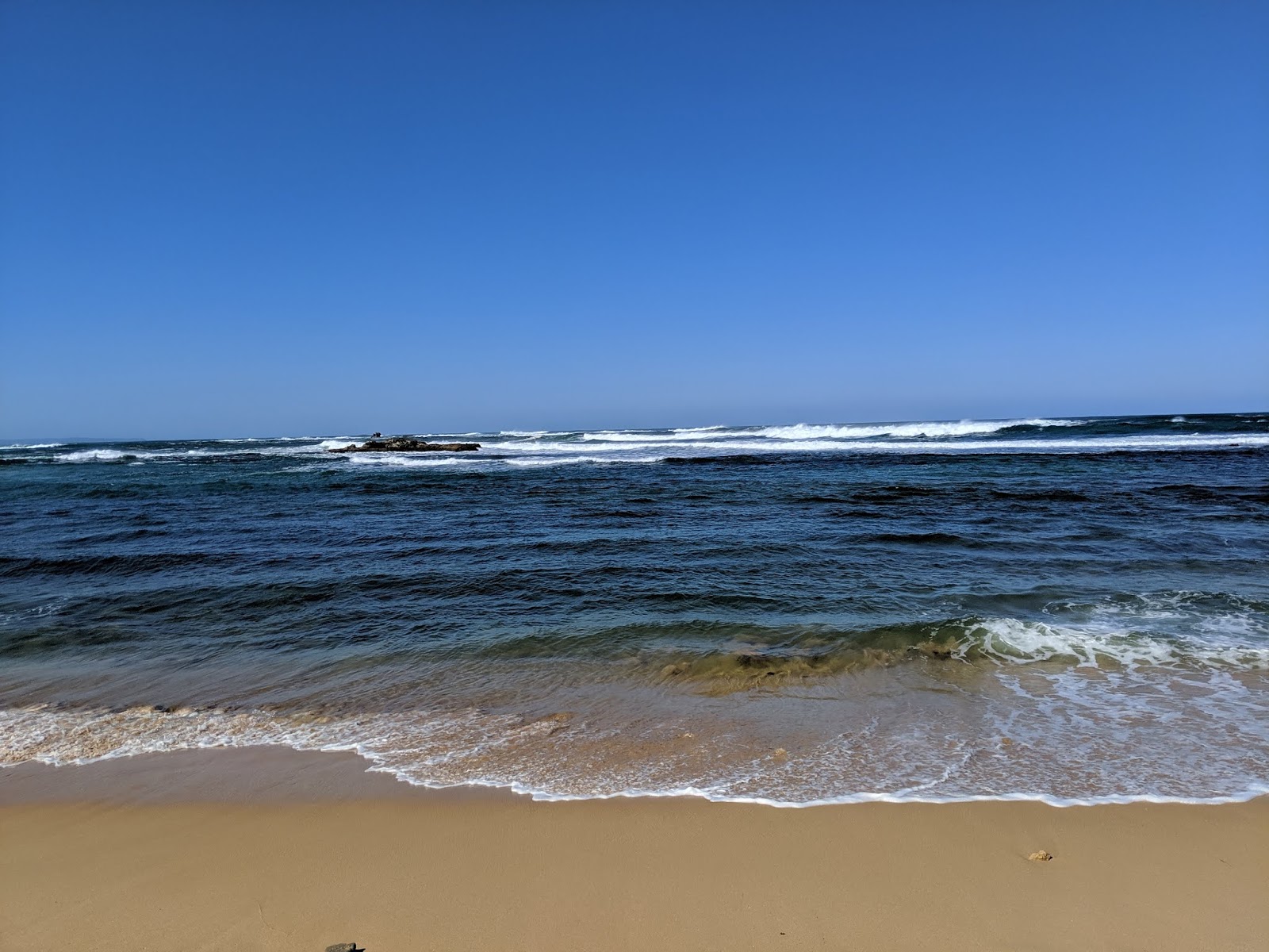 Photo de Bay Of Martyrs avec plage spacieuse