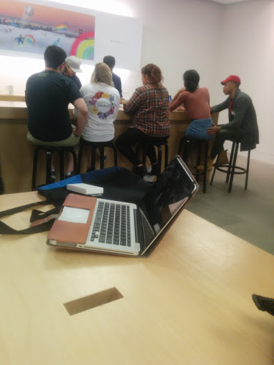 Computer Store «Apple Shadyside», reviews and photos, 5508 Walnut St, Pittsburgh, PA 15232, USA