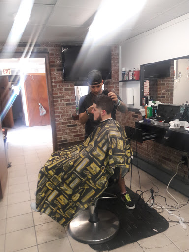Barber Shop «South Side Barber Shop», reviews and photos, 463 Franklin Ave # 1, Hartford, CT 06114, USA