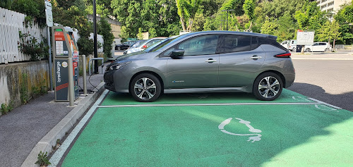 Borne de recharge de véhicules électriques larecharge Charging Station La Roque-d'Anthéron