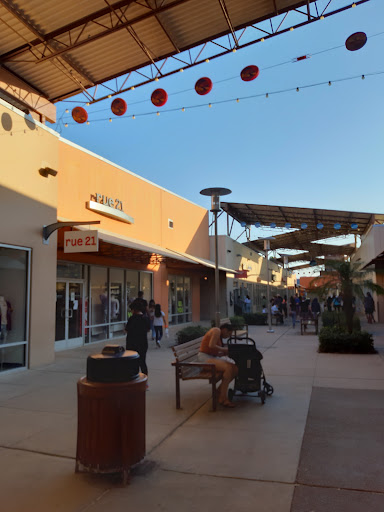 Shopping Mall «Rio Grande Valley Premium Outlets», reviews and photos, 5001 E Expy 83, Mercedes, TX 78570, USA