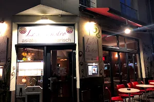 Le's Bistro image