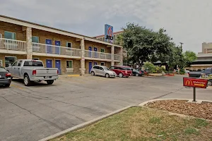 Motel 6 San Antonio, TX - Downtown - Market Square image