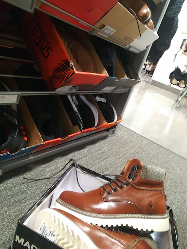 Department Store «Nordstrom Rack Burbank Empire Center», reviews and photos, 1601 N Victory Pl, Burbank, CA 91502, USA