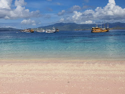 Pink Beach Padar'in fotoğrafı ve güzel manzarası