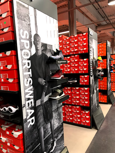 Clothing Store «Nike Factory Store», reviews and photos, 505 Premium Outlets Dr, Monroe, OH 45050, USA