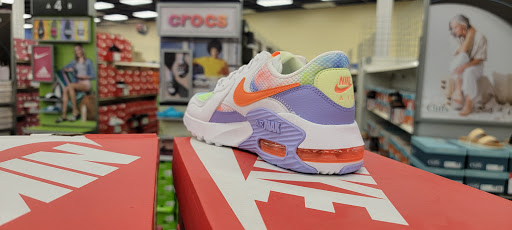 Shoe Store «Shoe Carnival», reviews and photos, 2105 N Prospect Ave, Champaign, IL 61822, USA