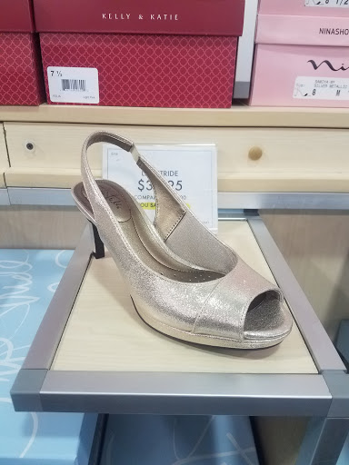 Shoe Store «DSW Designer Shoe Warehouse», reviews and photos, 7555 W Bell Rd, Peoria, AZ 85382, USA