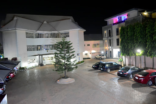 Golphin Hotel and Suites, Plot 5 Golphins close unizik jct, Akwa, Nigeria, Italian Restaurant, state Anambra