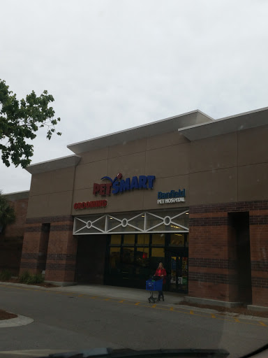Pet Supply Store «PetSmart», reviews and photos, 30 Malphrus Rd, Bluffton, SC 29910, USA