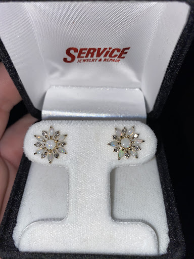 Jewelry Repair Service «Service Jewelry & Repair - Hendersonville», reviews and photos, 1050 Glenbrook Way #400, Hendersonville, TN 37075, USA