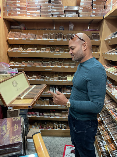 Shopping Mall «Pointe Plaza Shopping Center», reviews and photos, 19251 Mack Ave #90, Grosse Pointe Woods, MI 48236, USA