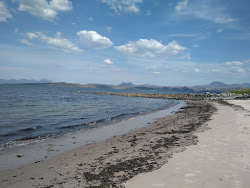 Foto von Gruinard Camping Beach von Klippen umgeben