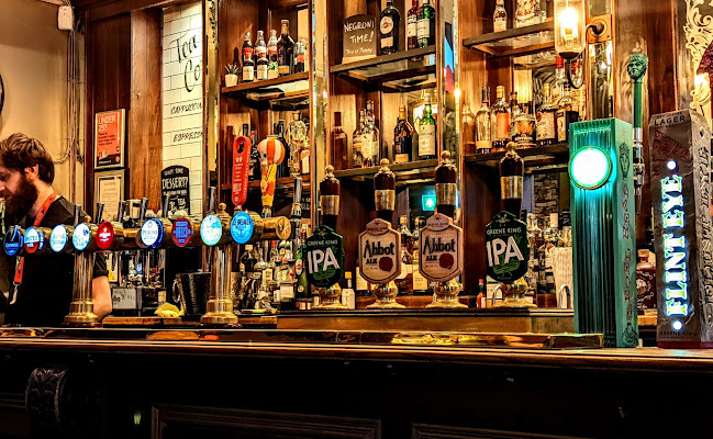 Reviews of Courtfield in London - Pub