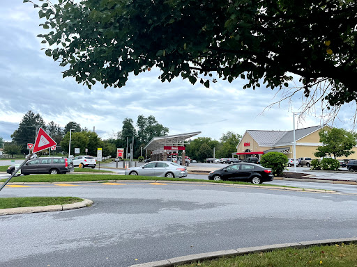 Shopping Mall «Lionville Shopping Center», reviews and photos, 168 Eagleview Blvd, Exton, PA 19341, USA