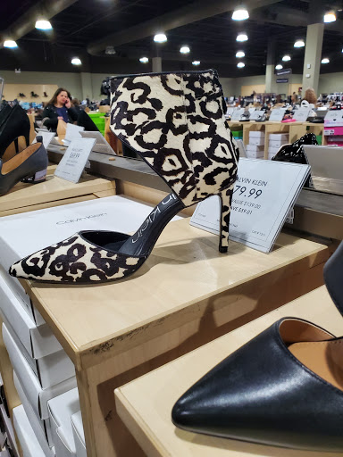Shoe Store «DSW Designer Shoe Warehouse», reviews and photos, 202 Orland Park Pl, Orland Park, IL 60462, USA