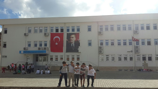 Şehit Mahmut Coşkunsu Ortaokulu