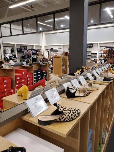 Shoe Store «DSW Designer Shoe Warehouse», reviews and photos, 113 Mill Plain Rd, Danbury, CT 06811, USA