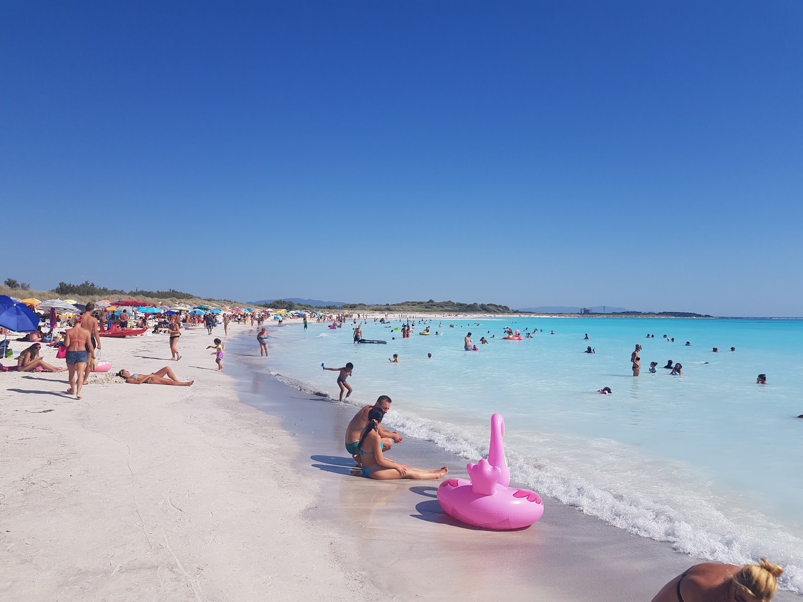 Foto di Rosignano Solvay spiaggia bianche con una superficie del acqua turchese