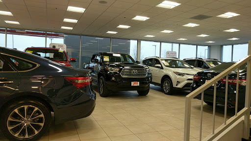 Toyota Dealer «Voss Toyota», reviews and photos, 2110 Heller Dr, Dayton, OH 45434, USA