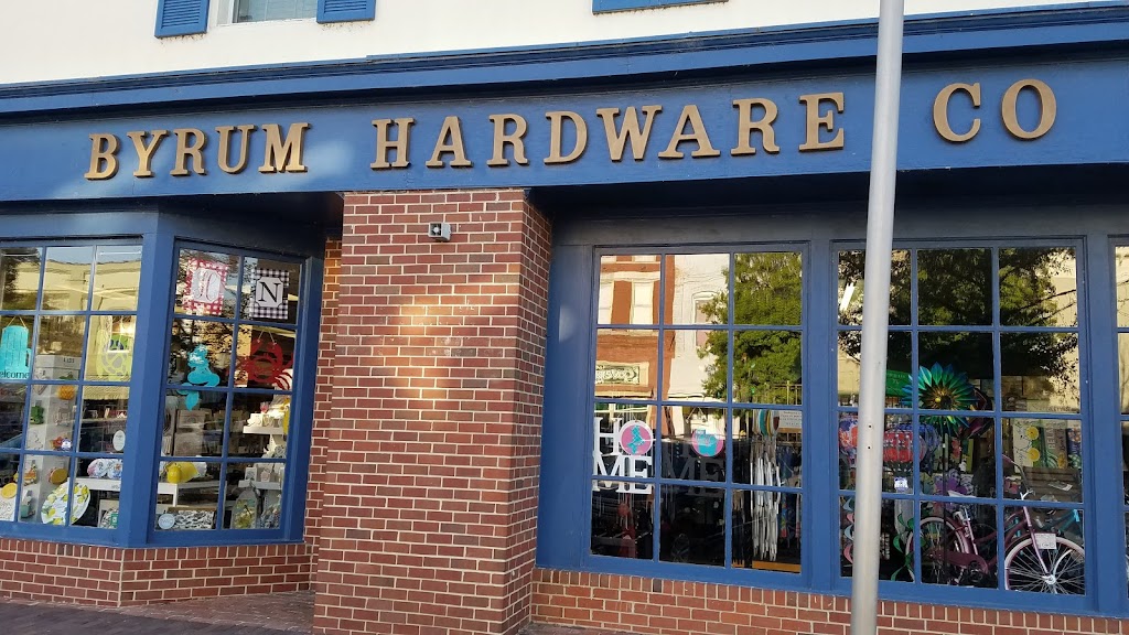 Governor's Pub 27932