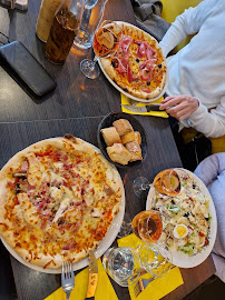 Pizza du Restaurant La Taverne à Fontainebleau - n°1